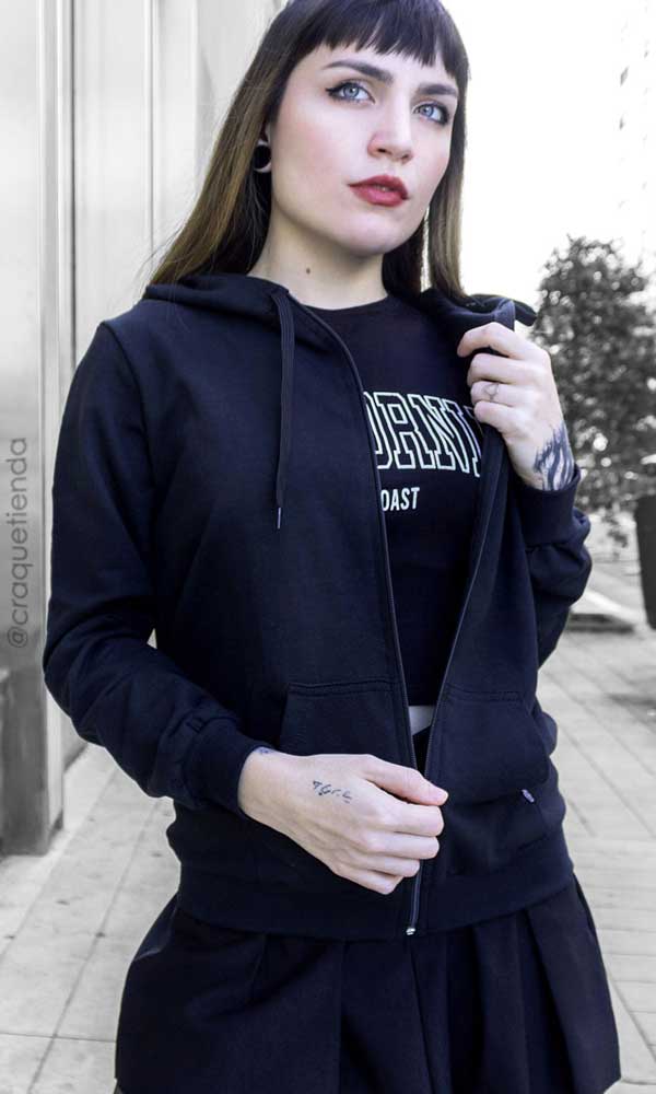 Campera grunge black aesthetic ropa total black alternativa buzo canguro con cierre capucha bolsillos Rustica media estacion ropa invierno frio hoodies eira