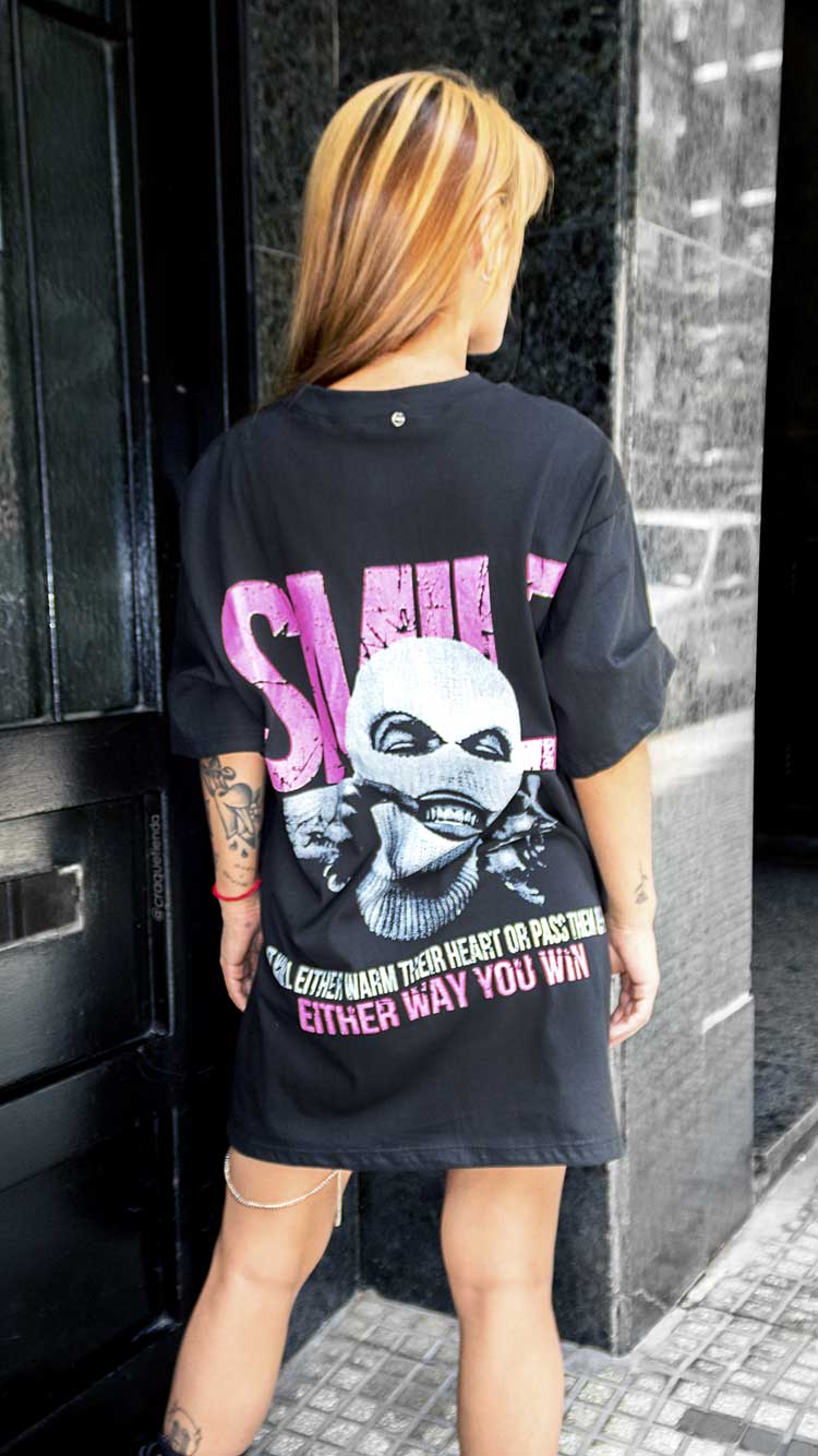 remeron Smile remera negra con stampa blanca y rosa ganster urban style fashion grunge