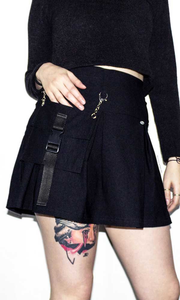 Pollera con bolsillo cargo negra ropa aesthetic ropa grunge aesthetic pollera tableada mini falda con bolsillo cargo tech wear techwear